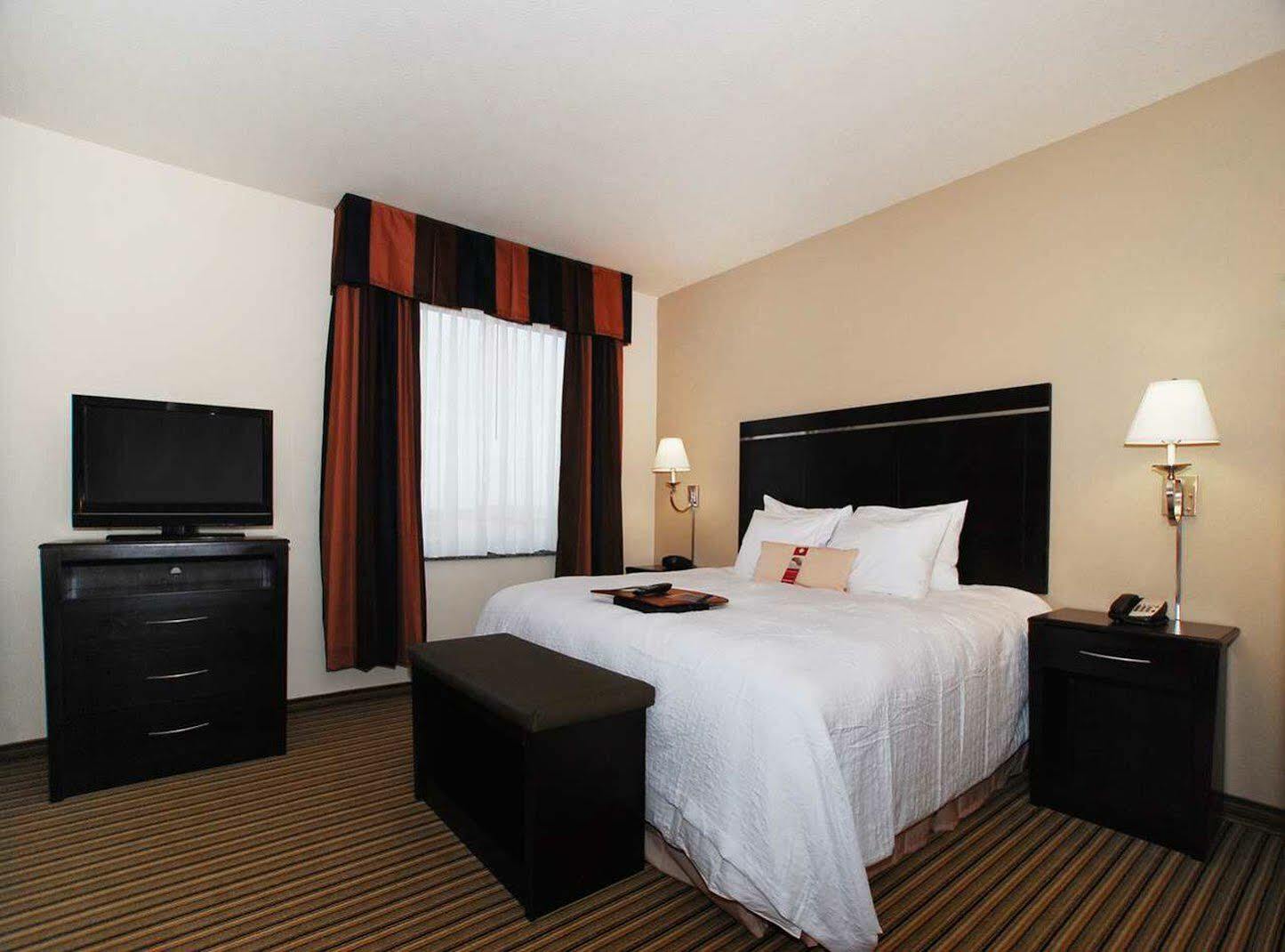 Hampton Inn & Suites Childress Bagian luar foto